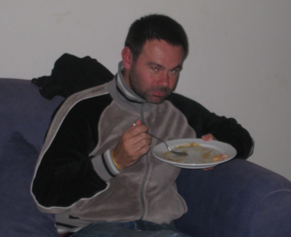 cantine. William. si t'approches de mon assiette, j'te mords